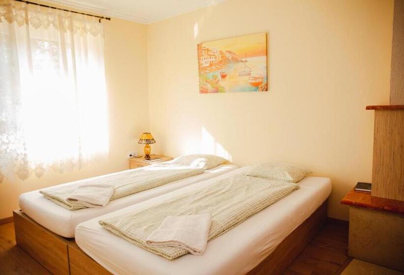 高级大房间, King Arthur Panzió