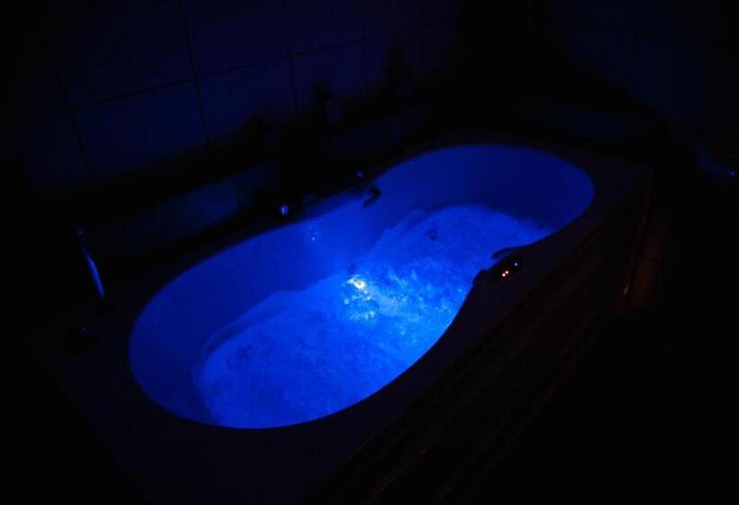 高级大房间, King Arthur Panzió