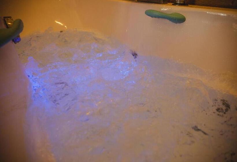 高级大房间, King Arthur Panzió