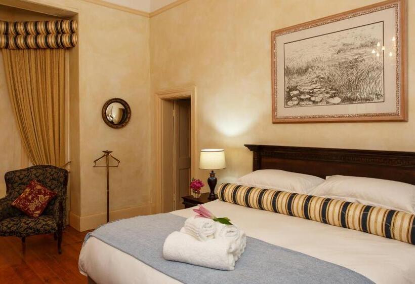 سوییت, Bakenskraal Ostrich Palace