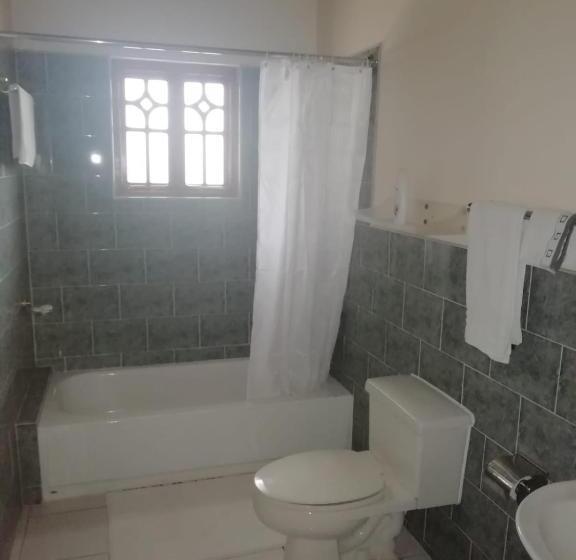 اتاق لوکس, Zuri Enterprise