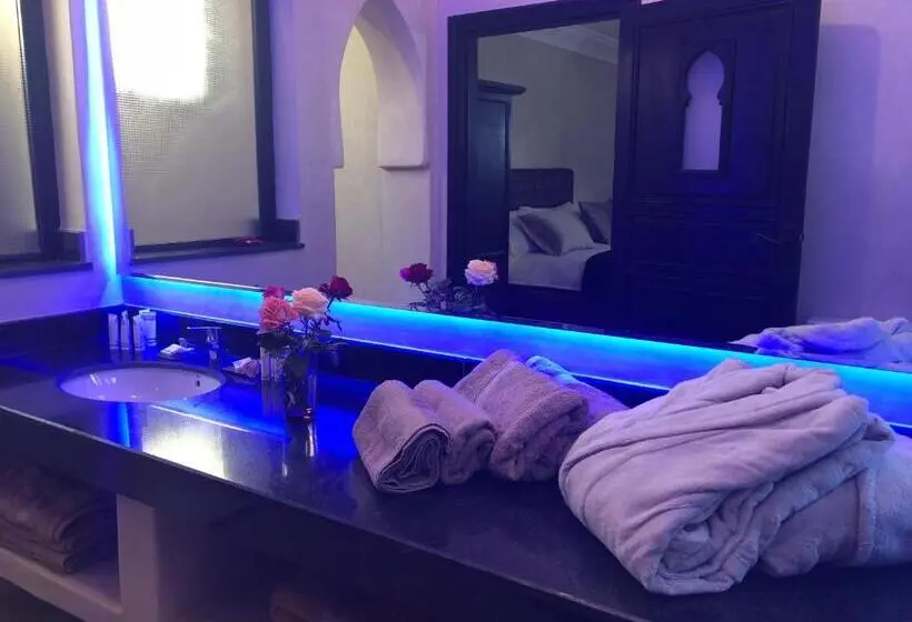 Perhejuniorsviitti, Riad Le Jasmin