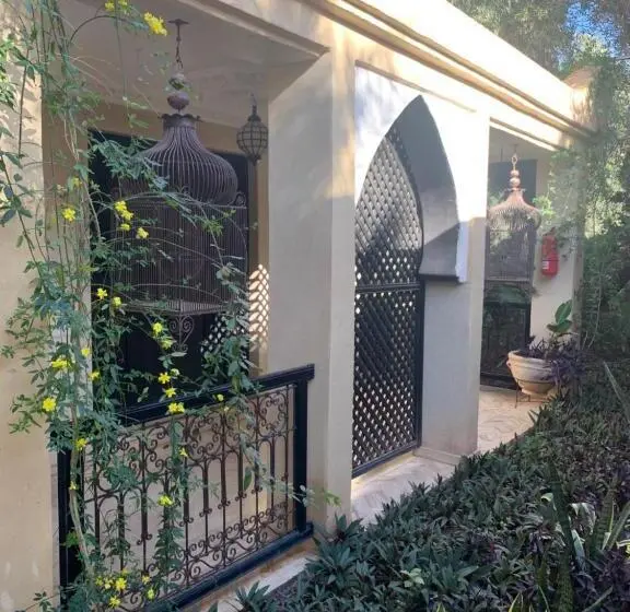 Perhejuniorsviitti, Riad Le Jasmin