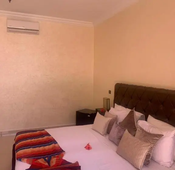 Standard Kolmen Hengen Huone, Riad Le Jasmin