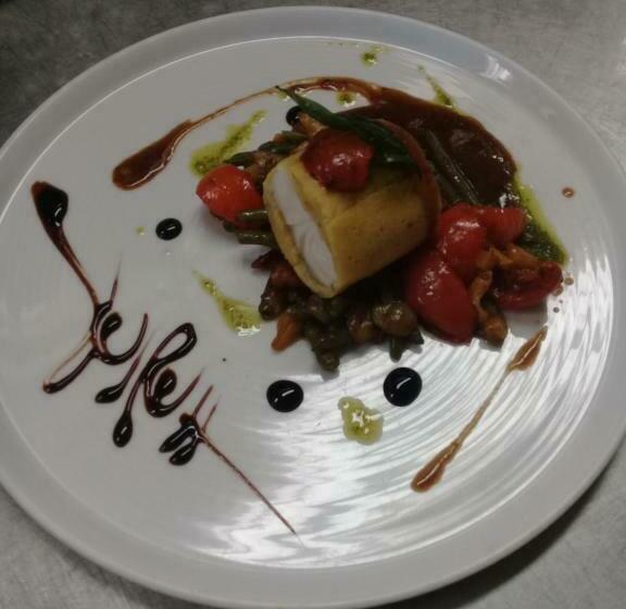 Deluxe Bungalow, Monitel