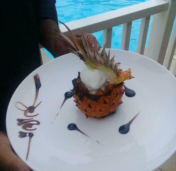 Deluxe Bungalow, Monitel