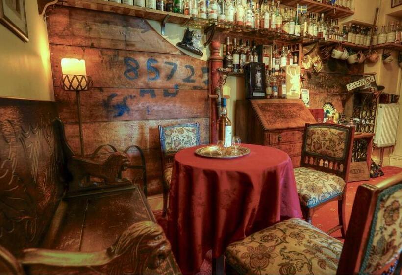 スーペリアトリプルルーム, The Tannochbrae