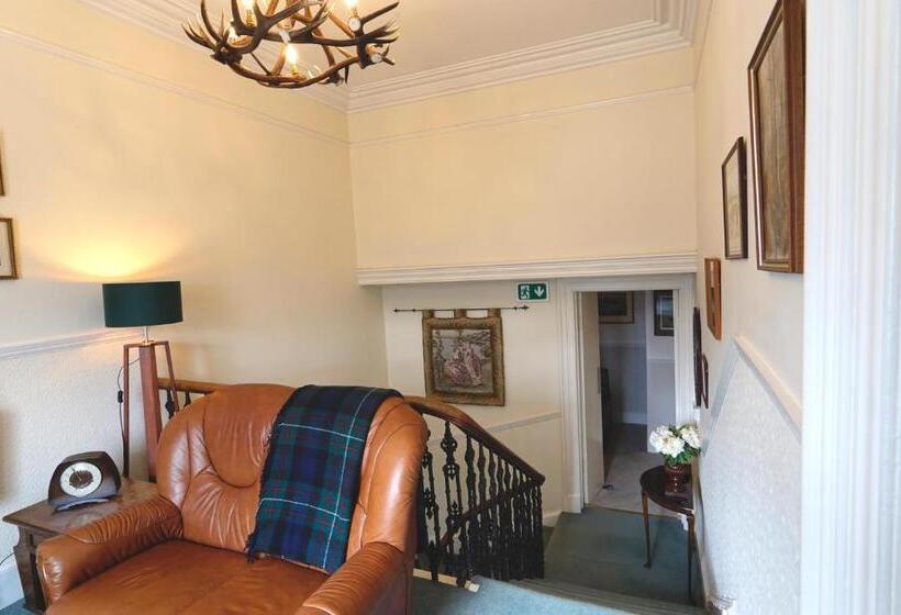 スーペリアトリプルルーム, The Tannochbrae