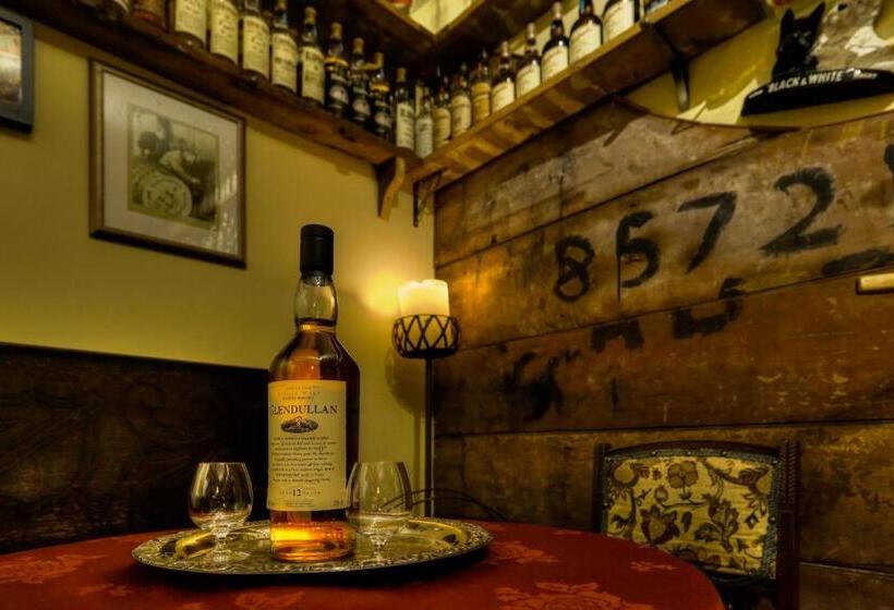 スーペリアトリプルルーム, The Tannochbrae