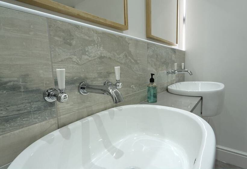 スタンダードルーム, The Tannochbrae