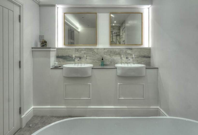 スタンダードルーム, The Tannochbrae