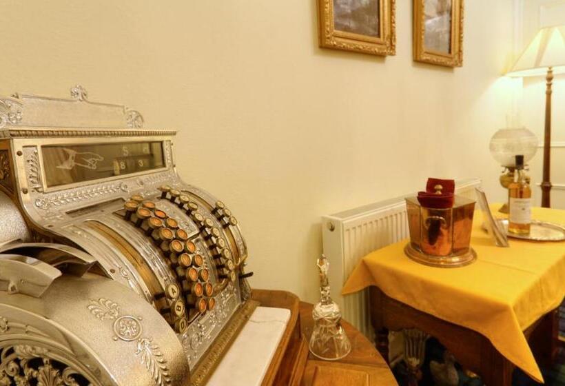 スーペリアトリプルルーム, The Tannochbrae