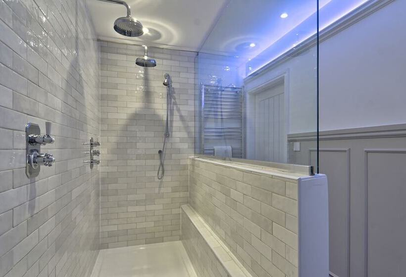 スーペリアールーム, The Tannochbrae