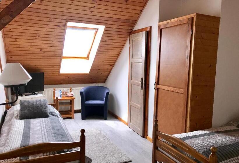 基本间, Club M.k.m. Modra