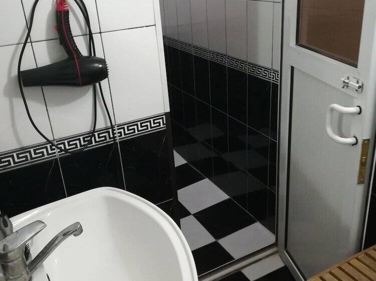 חדר סטנדרט, Umarxon