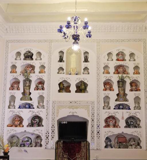 חדר משפחתי, Umarxon