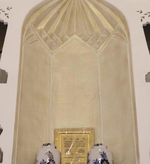 חדר משפחתי, Umarxon