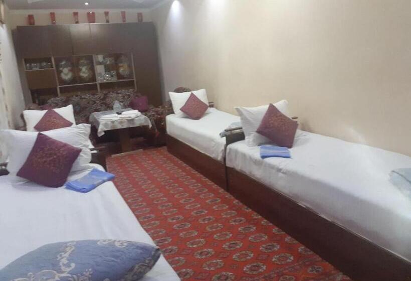 חדר משפחתי, Umarxon