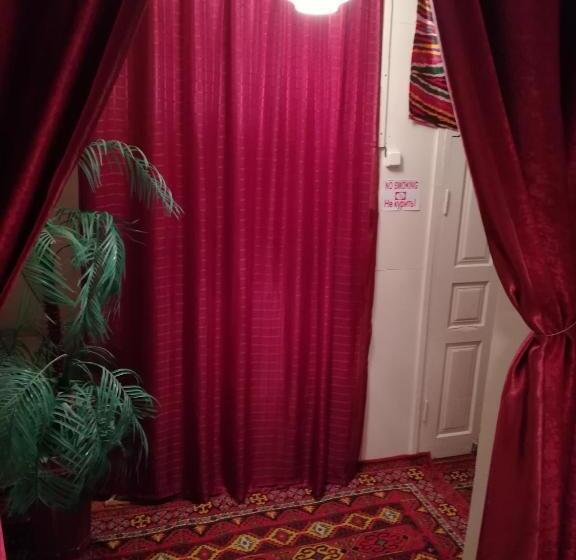 חדר אקונומי, Umarxon