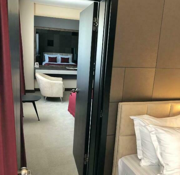 اتاق خانوادگی, Venus