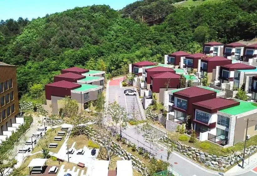 Villa 1 Makuuhuone, Ramada Hotel & Suites By Wyndham Gangwon Pyeongchang