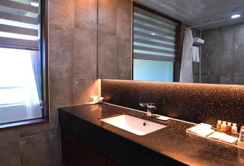 Villa 1 Makuuhuone, Ramada Hotel & Suites By Wyndham Gangwon Pyeongchang
