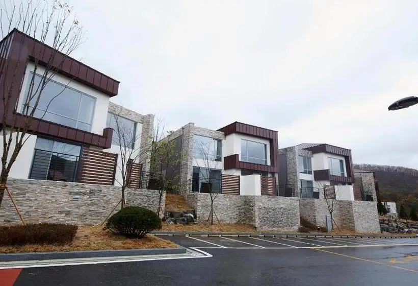 Villa 1 Makuuhuone, Ramada Hotel & Suites By Wyndham Gangwon Pyeongchang