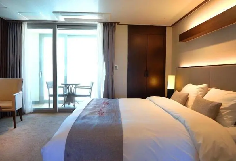 Villa 1 Makuuhuone, Ramada Hotel & Suites By Wyndham Gangwon Pyeongchang