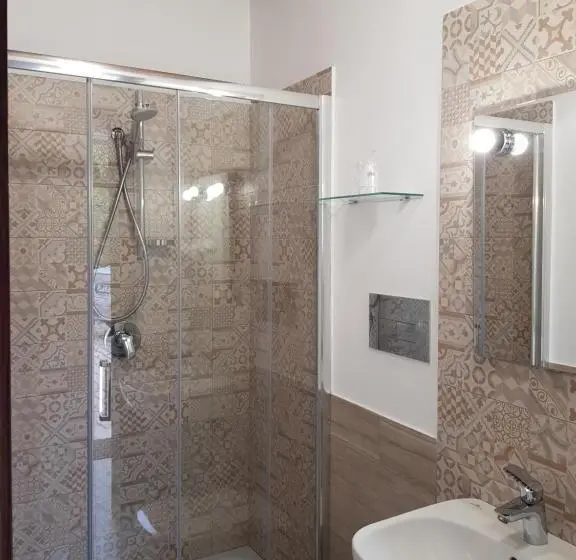 Habitació Quàdruple Estàndard, Amaka