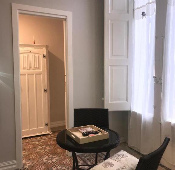 جناح جونيور مزوَّد بشرفة, Palazzo D'amaro Historical Residence