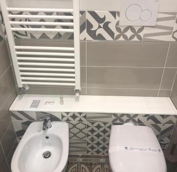 جناح جونيور مزوَّد بشرفة, Palazzo D'amaro Historical Residence