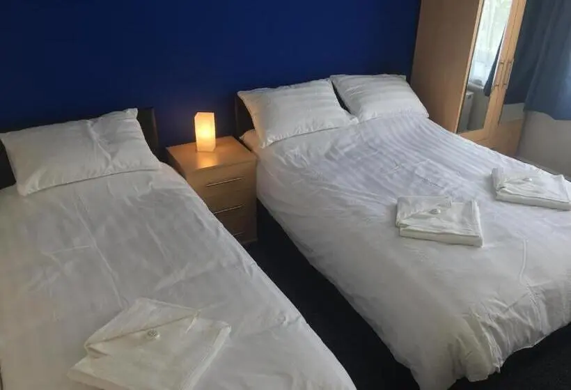 スタンダードトリプルルーム, Southend Central Hotel   Close To Beach, City Centre, Train Station & Southend Airport