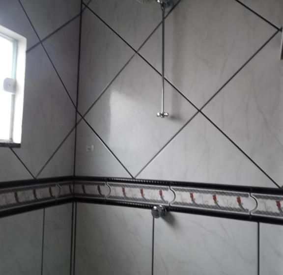 חדר בסיסי, Pousada Central