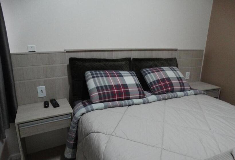 חדר בסיסי, Pousada Central