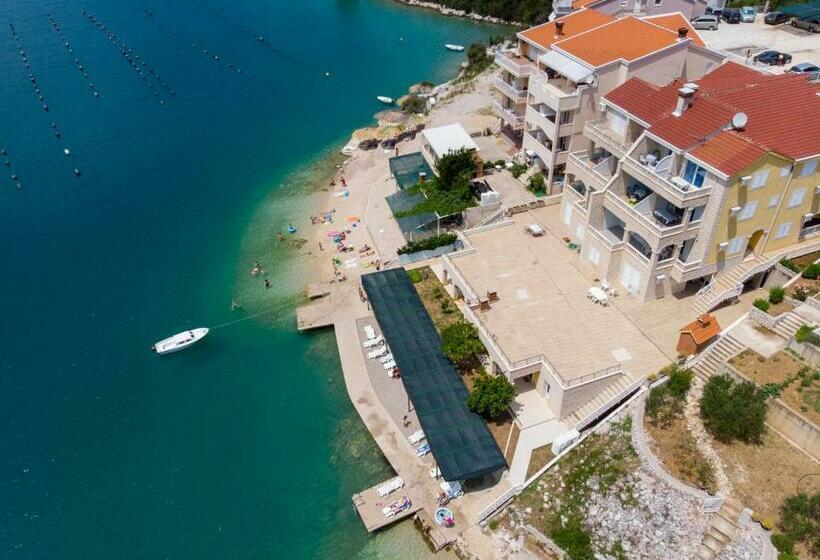 آپارتمان 1 خوابه با تراس, Villa Jazina Pavlović