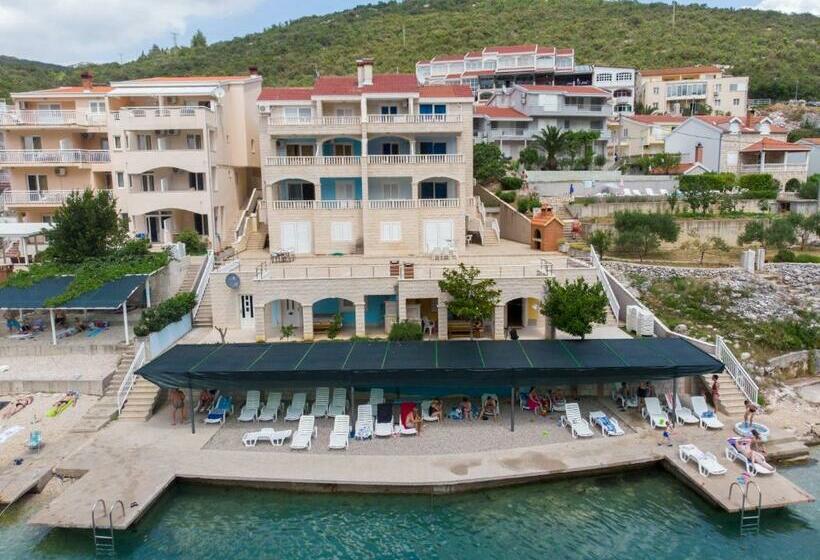 آپارتمان 1 خوابه با تراس, Villa Jazina Pavlović