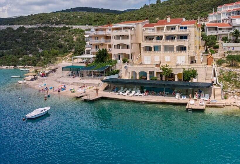 آپارتمان 1 خوابه با تراس, Villa Jazina Pavlović