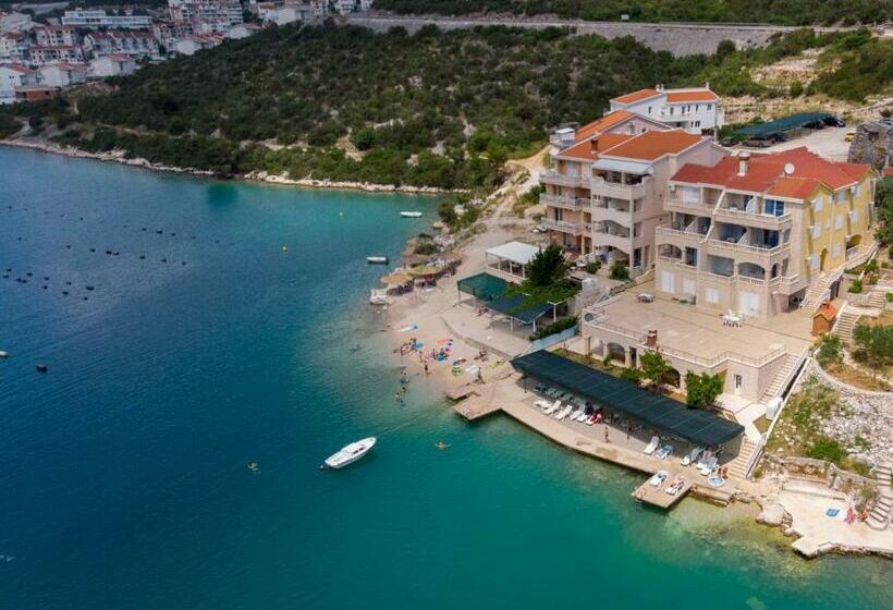 آپارتمان 1 خوابه با تراس, Villa Jazina Pavlović