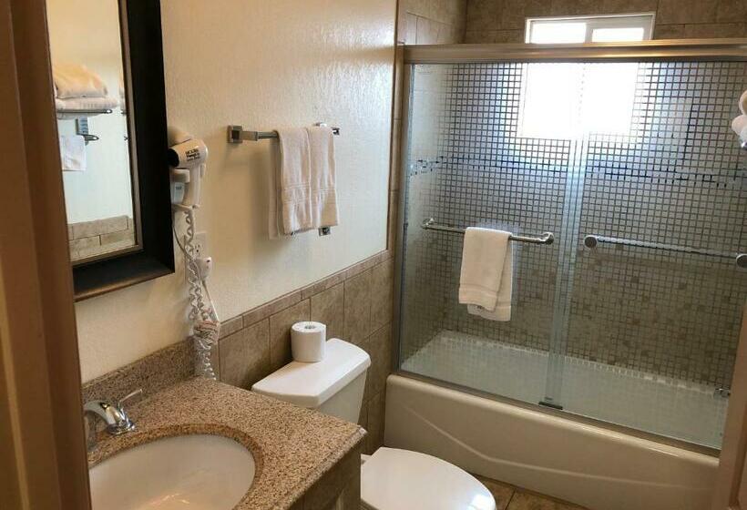 חדר דלוקס, Topper Motel