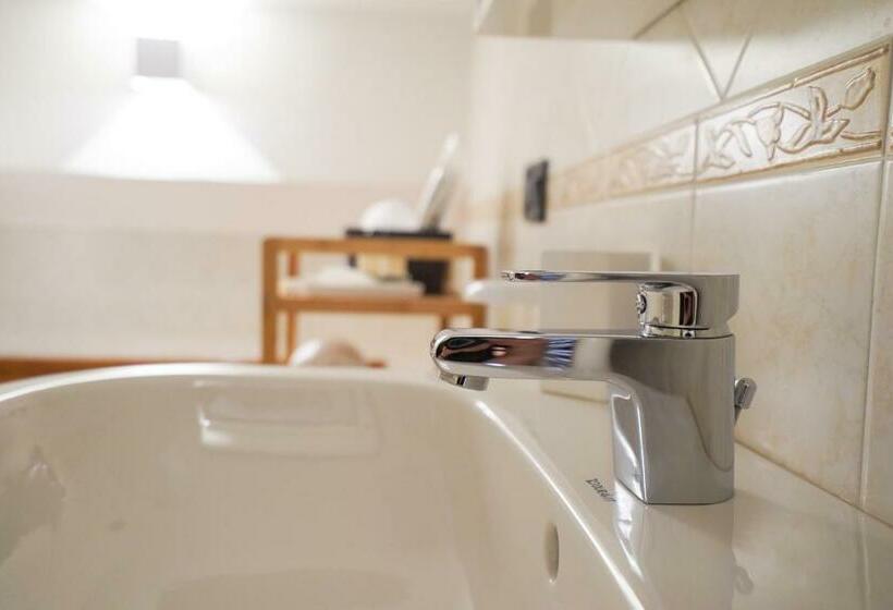 آپارتمان 1 خوابه, Emilia Studios