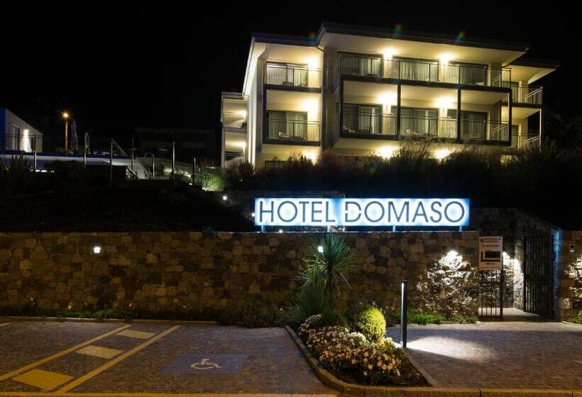 Standar Háromágyas Szoba Erkéllyel, Domaso