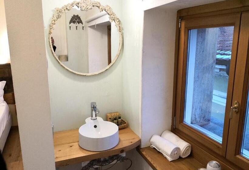 اتاق اکونومی, Torrione Trento