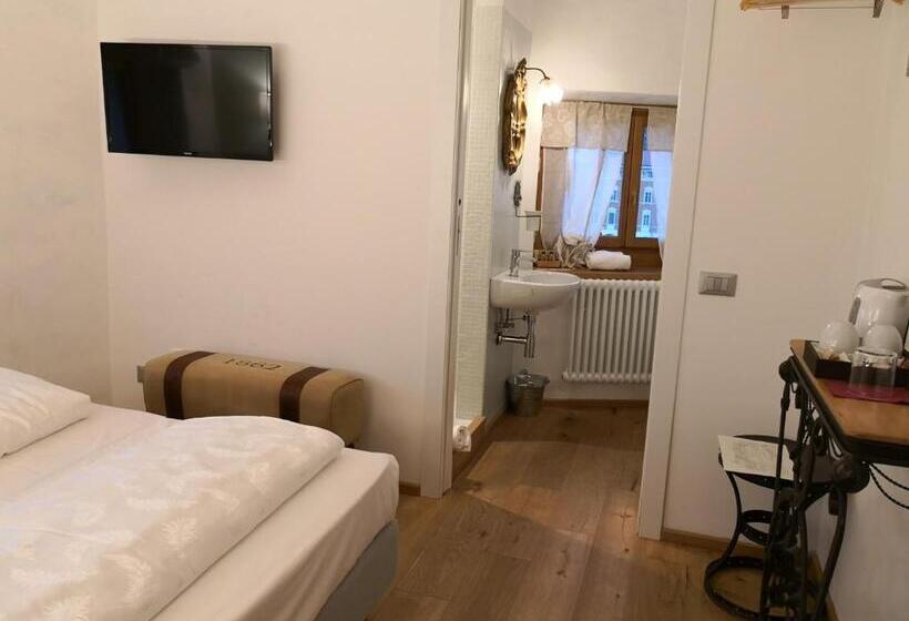 اتاق اکونومی, Torrione Trento