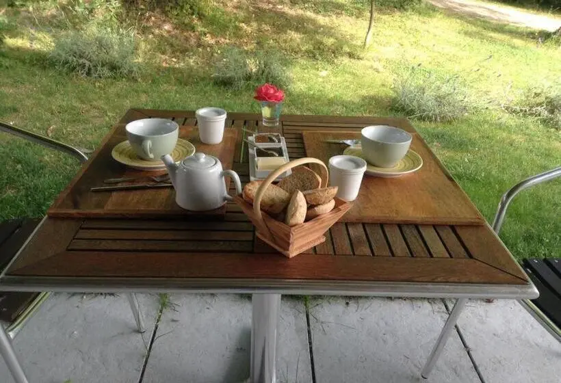 スタンダードルーム, La Pierre Blanche