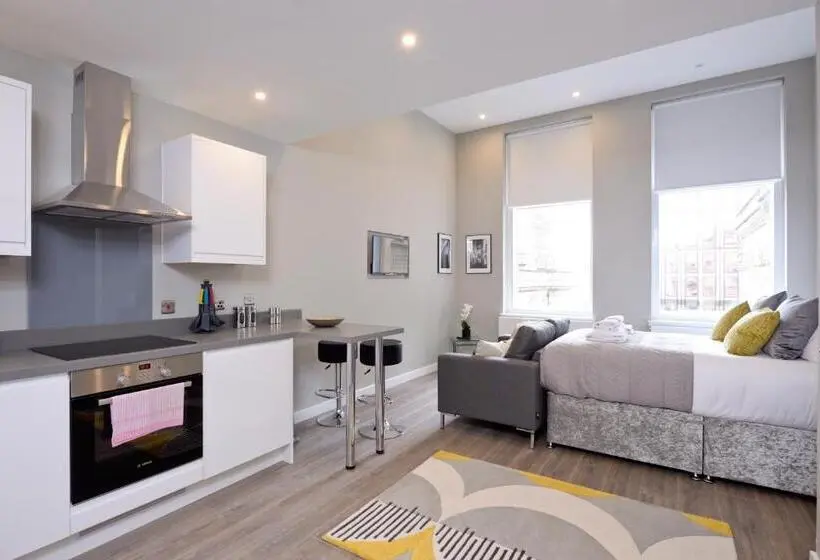 スタンダードスタジオ, Nelson Mandela Place Apartments
