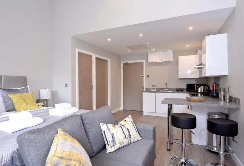 スタンダードスタジオ, Nelson Mandela Place Apartments