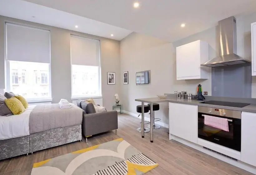 スタンダードスタジオ, Nelson Mandela Place Apartments