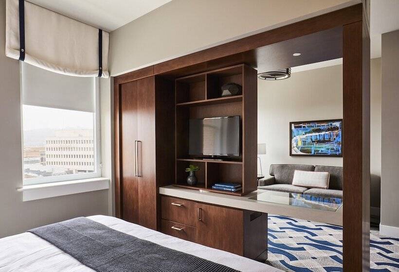 جناح, The Bristol