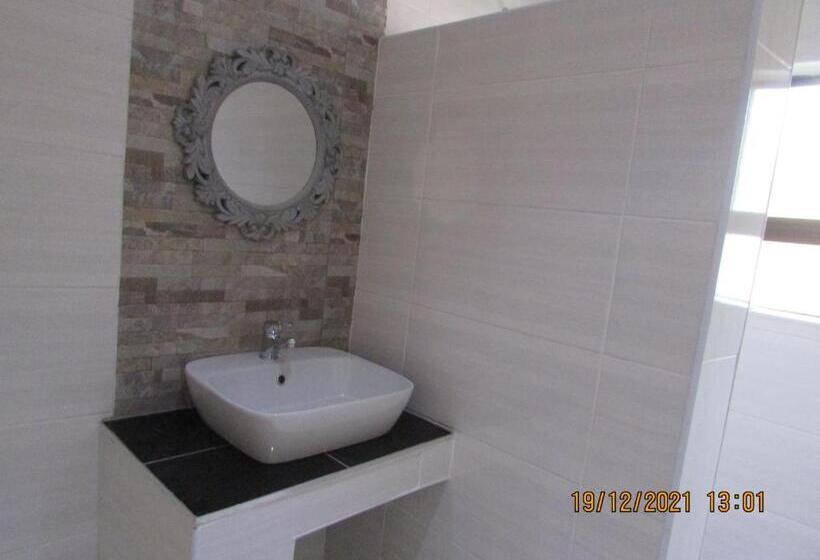 اتاق خانوادگی, Aloes Lodge