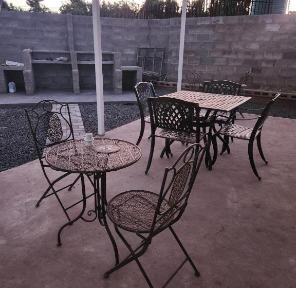 اتاق استاندارد سه نفره, Aloes Lodge